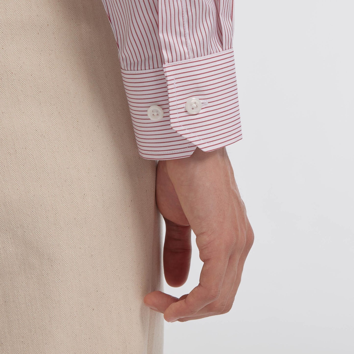 Double-twisted poplin shirt with fine red stripes