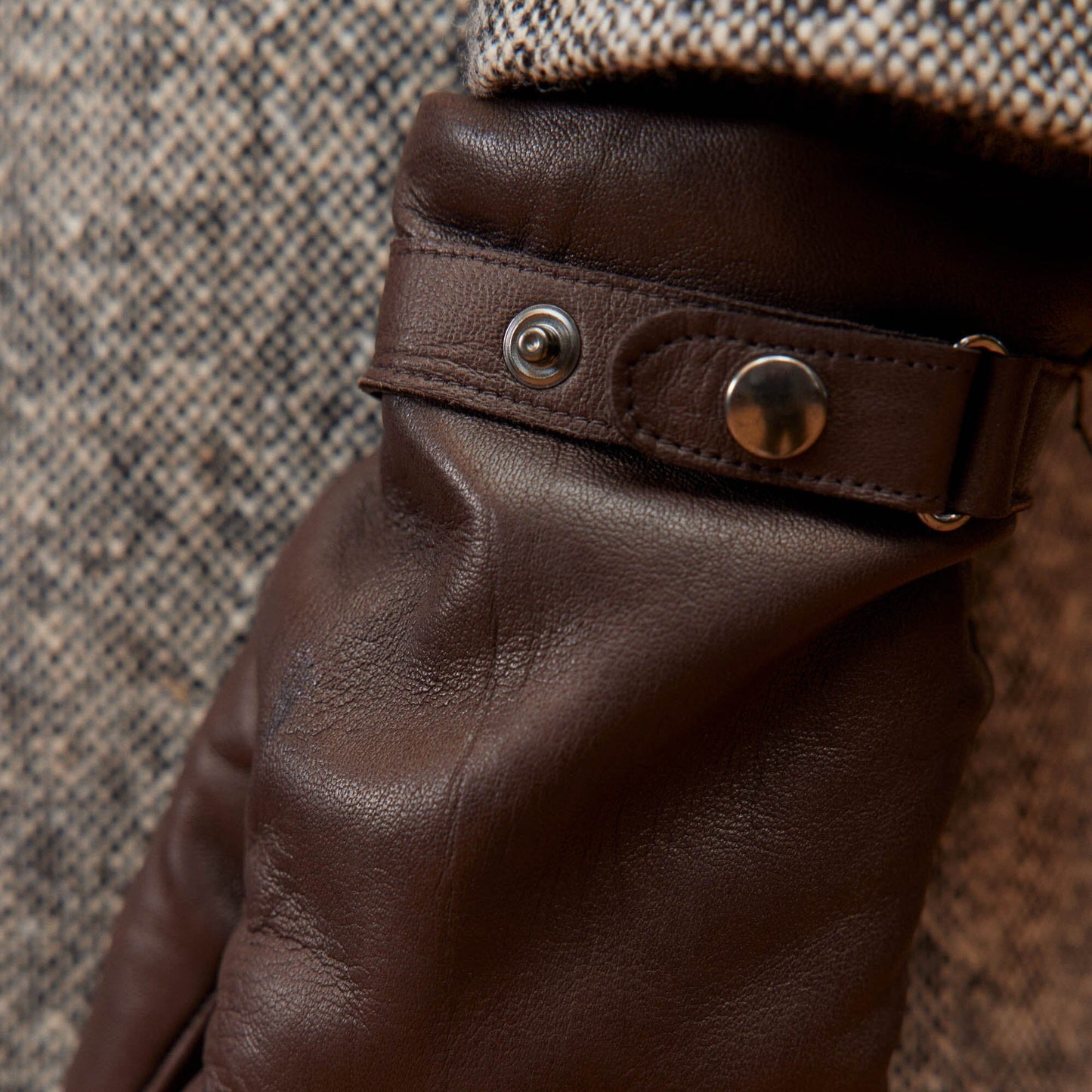 Gants en cuir marron à patte de serrage