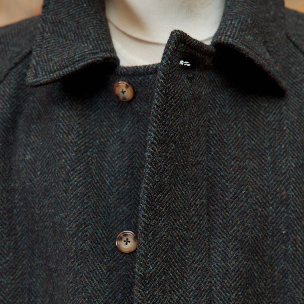 Balmacaan coat in mottled green virgin wool