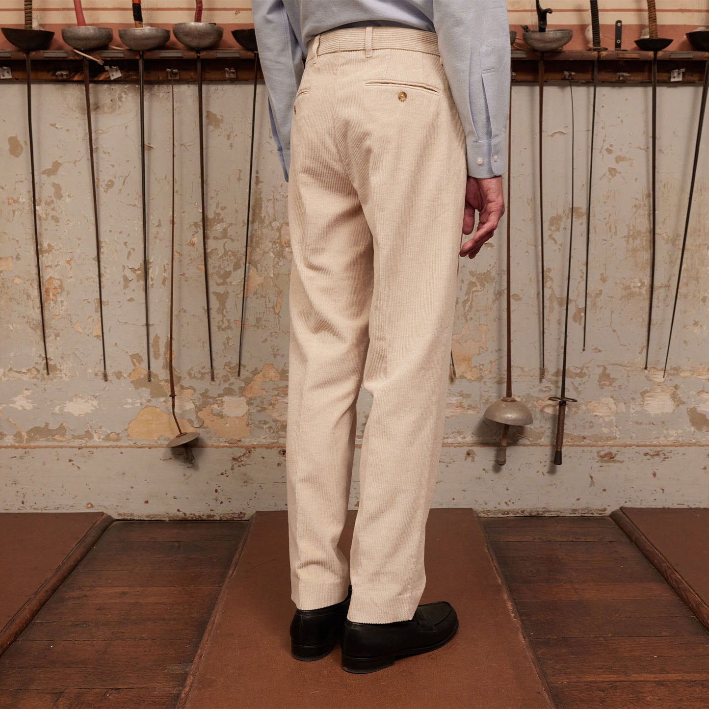 Pantalon à double plis en velours de coton et lin écru