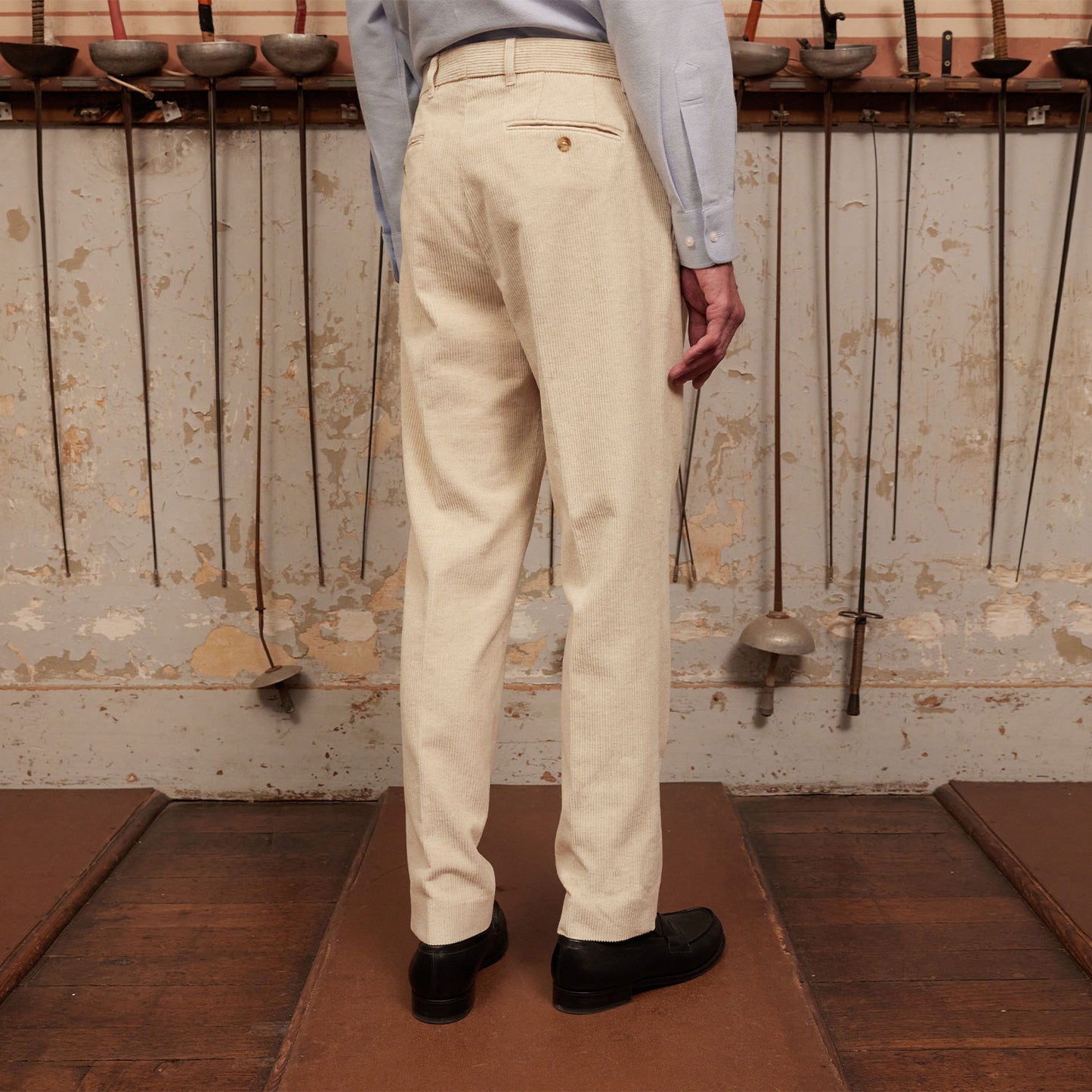 Pantalon à double plis en velours de coton et lin écru