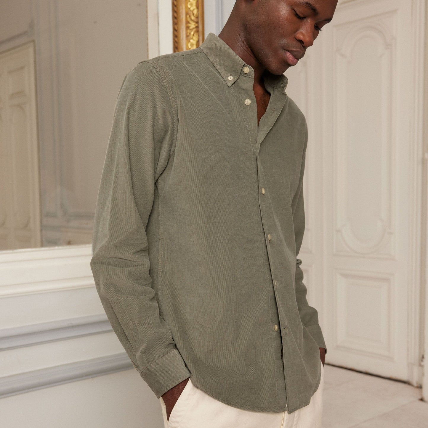 Chemise en velours vert sauge