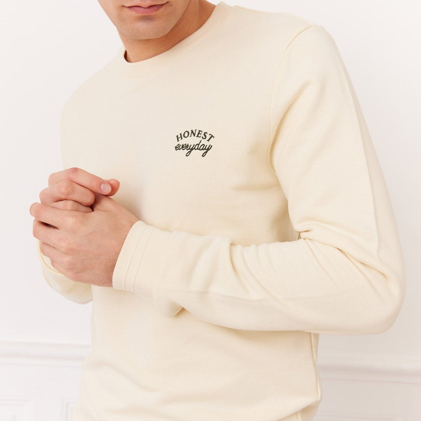 Embroidered sweatshirt in ecru organic cotton