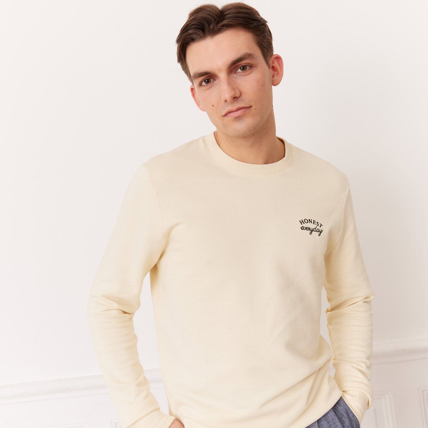 Embroidered sweatshirt in ecru organic cotton