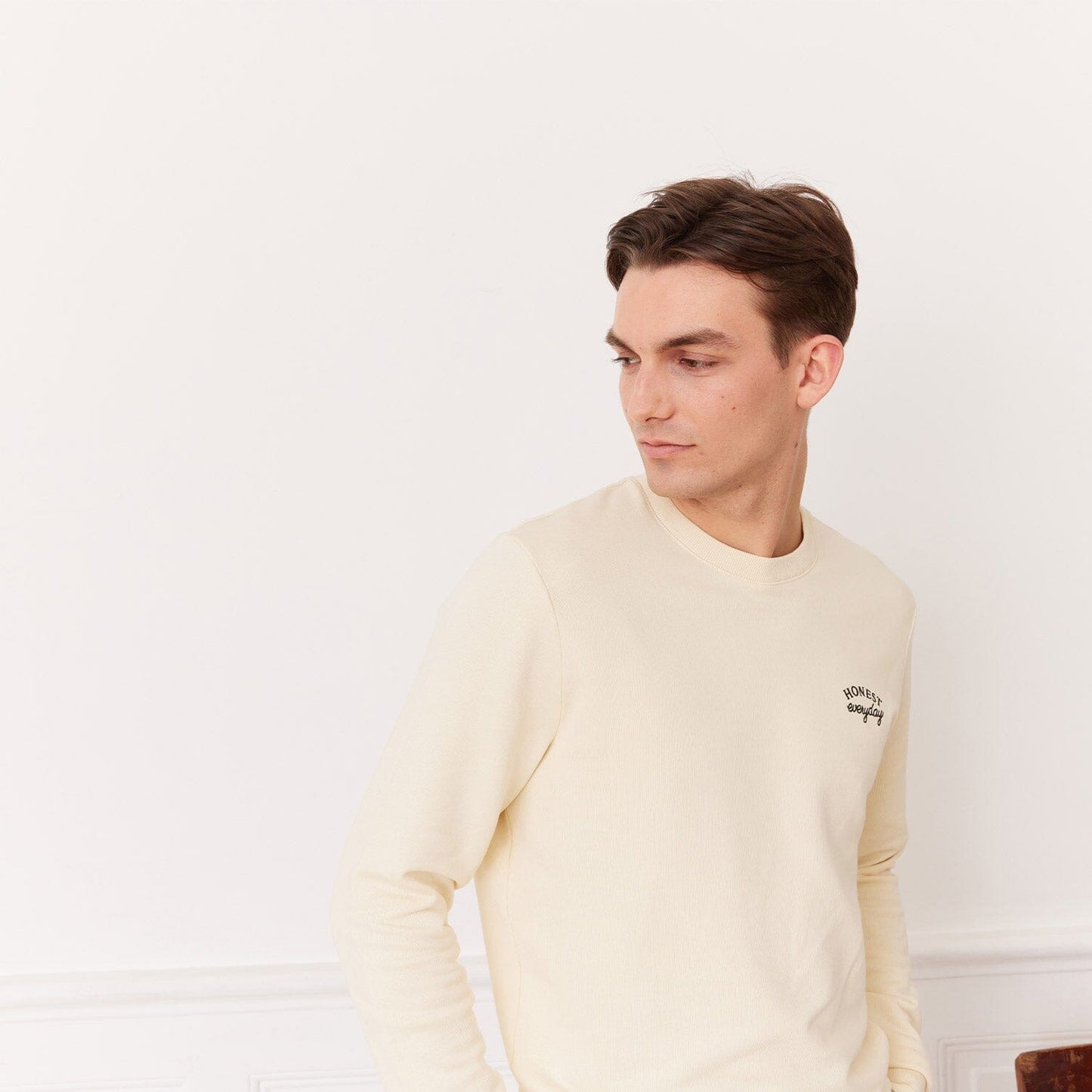 Embroidered sweatshirt in ecru organic cotton