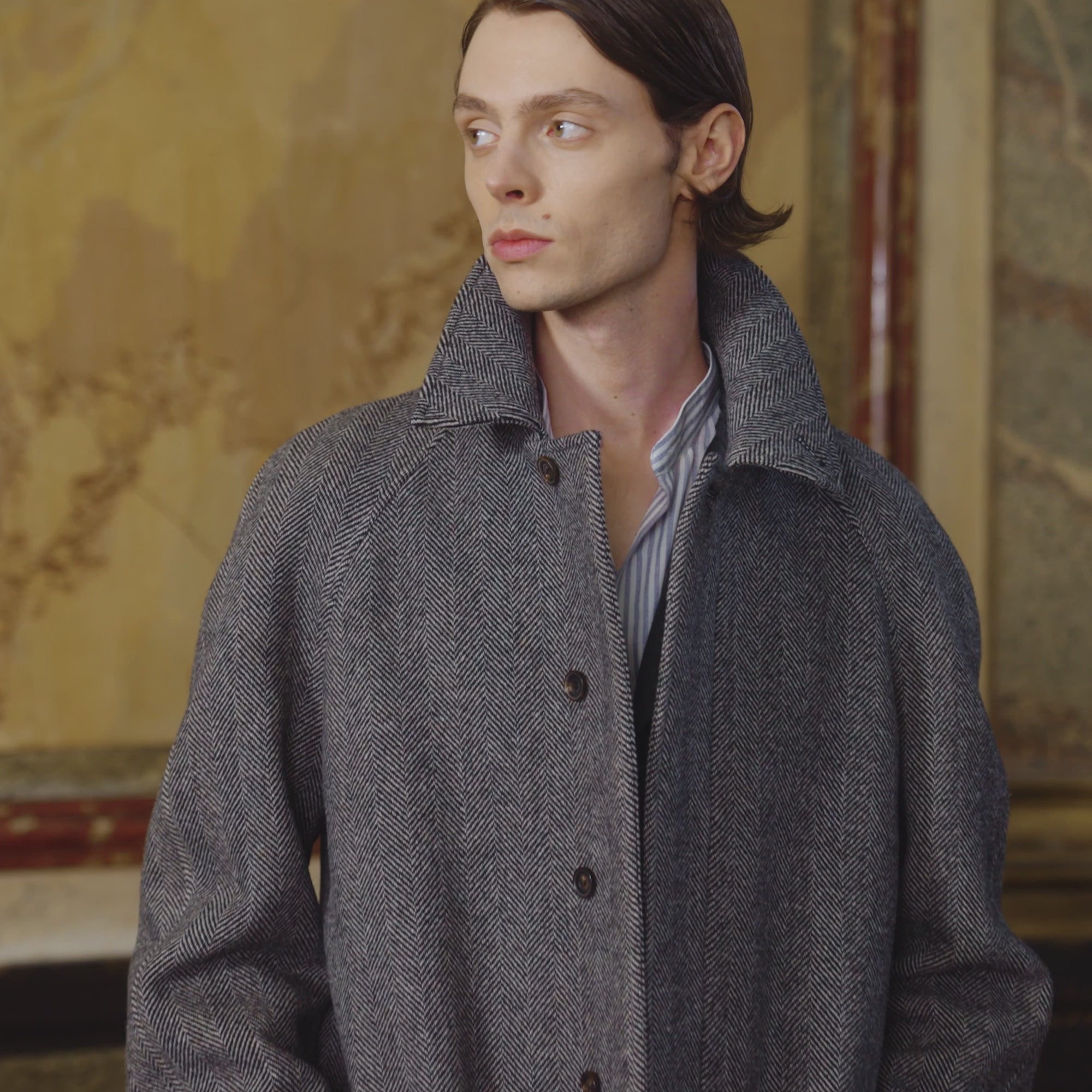 Balmacaan coat in gray virgin wool